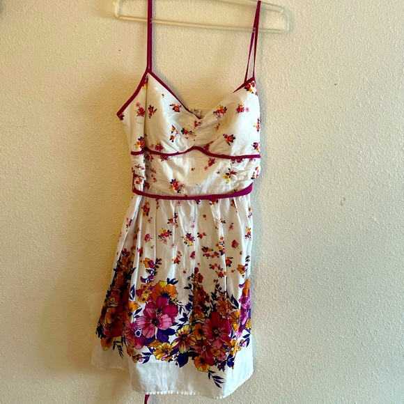 City Triangles White Dress with Pink Floral Design - Picture 1 of 2